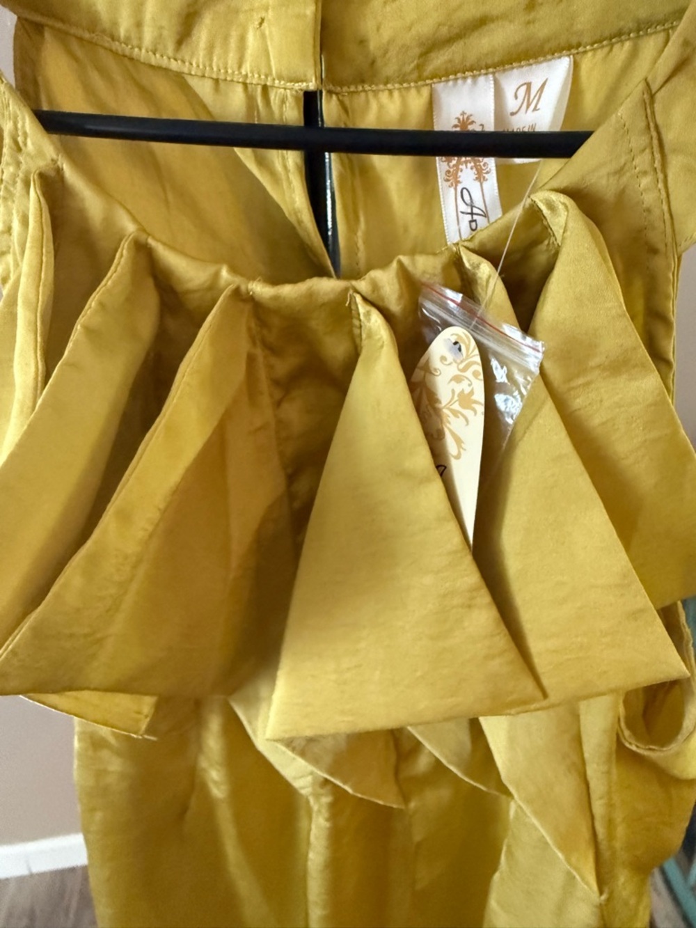A DIVA Ruffle blouse - Picture 7 of 8